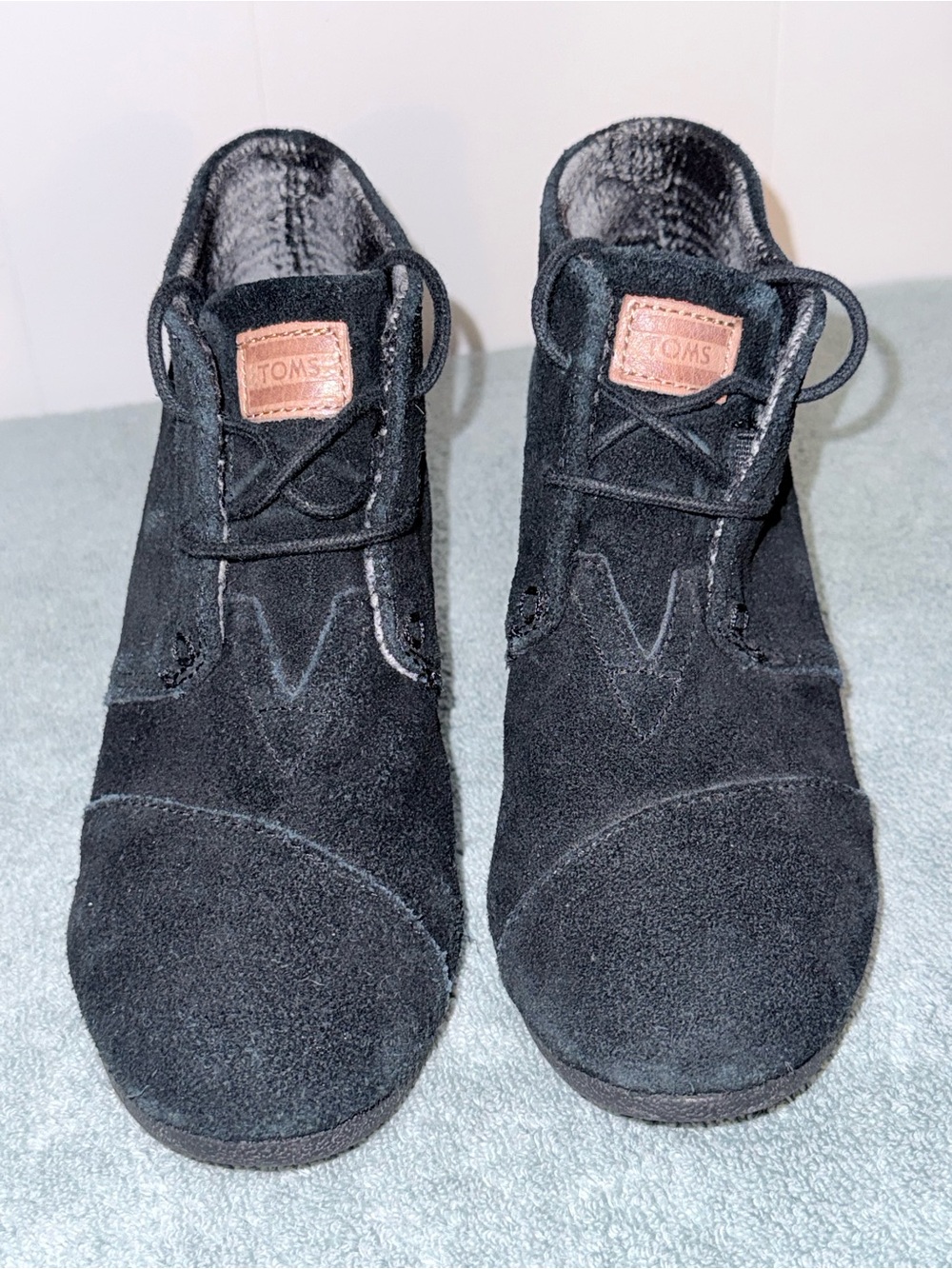🎉Host Pick🎉 TOMS Black Suede Desert Wedge Booties Flannel Lined W8
